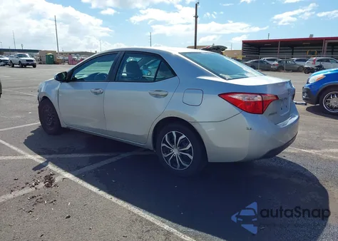 2017 Toyota Corolla Le z USA, uszkodzony, nr VIN 5YFBURHE4HP671433